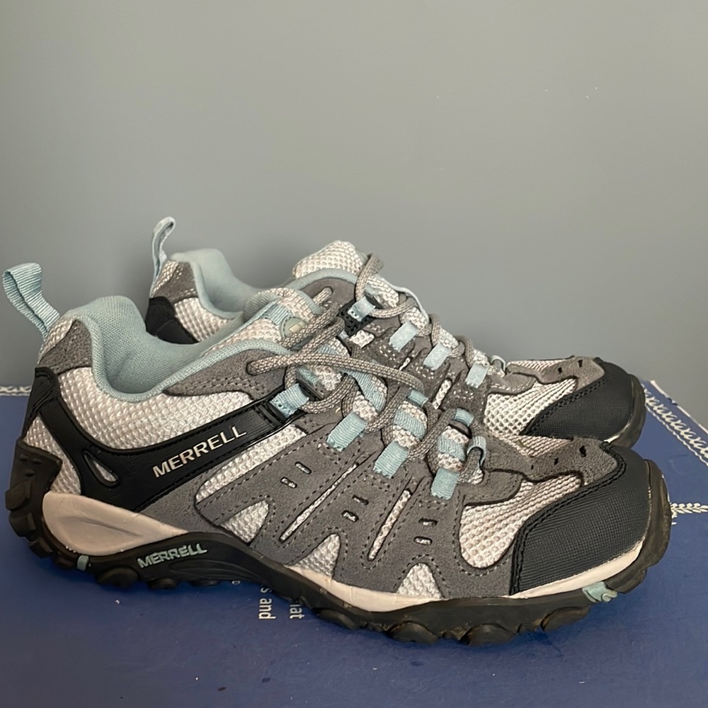 Merrell Accentor Hiking Shoe - size 9
